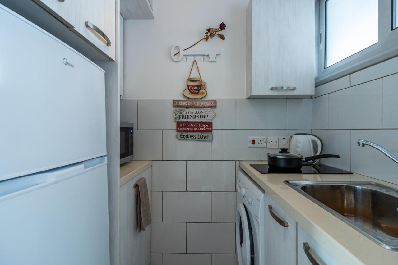 Berries 1-Br Apt In Larnaca Zewnętrze zdjęcie